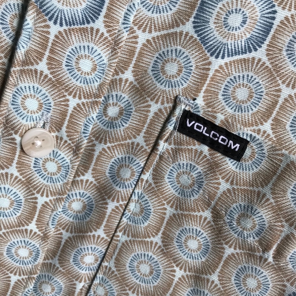 Mens Large Volcom Button Up - Picture 2 of 3